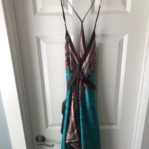 Pretty and perfect for travel. Satin and soft!